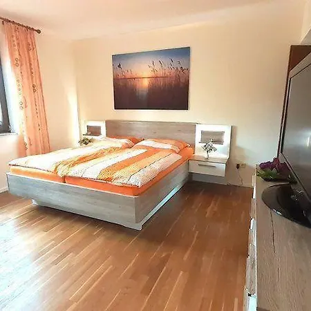 Gemuetliche-wohnung-1-im-eg-eines-einzelhauses-mit-4-we Appartement Dreschvitz
